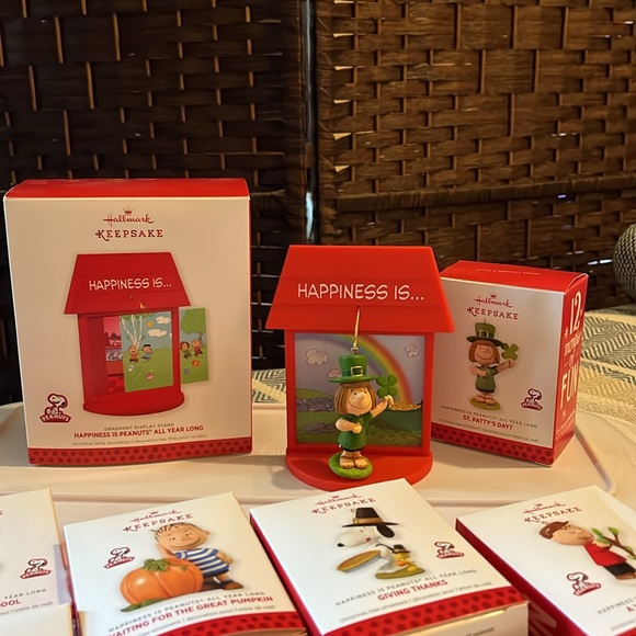 *Peanuts 12 Months of Fun* Collection - Picture 9 of 14